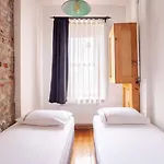 Charming 2bd2bath Galata Tower Unique Home! #409 Daire İstanbul