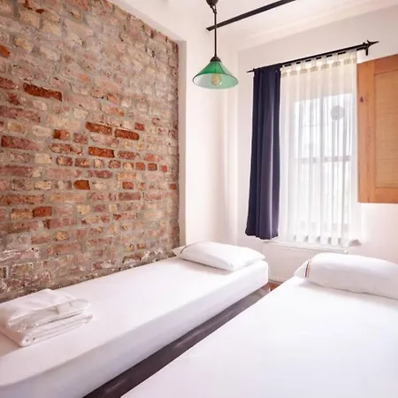Charming 2bd2bath Galata Tower Unique Home! #409 Appartement Istanboel