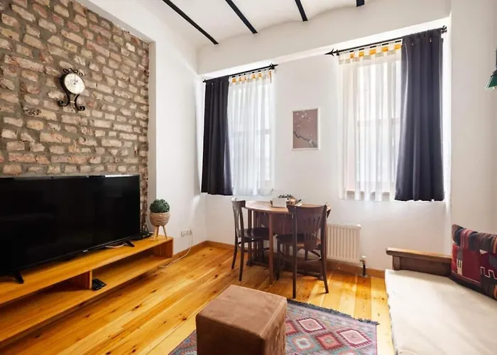 Charming 2bd2bath Galata Tower Unique Home! #409 *