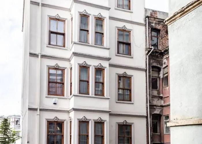 Charming 2bd2bath Galata Tower Unique Home! #409 *