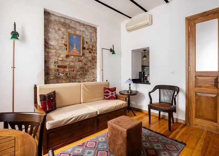 Charming 2bd2bath Galata Tower Unique Home! #409 Apartment *