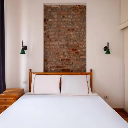 Charming 2bd2bath Galata Tower Unique Home! #409 Daire
