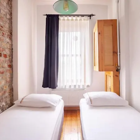 Charming 2bd2bath Galata Tower Unique Home! #409 Daire İstanbul